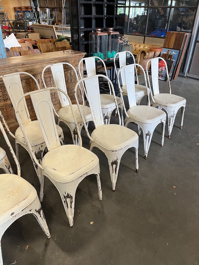 44 Metalen Tolix Stoelen mooi patina van ouderdom