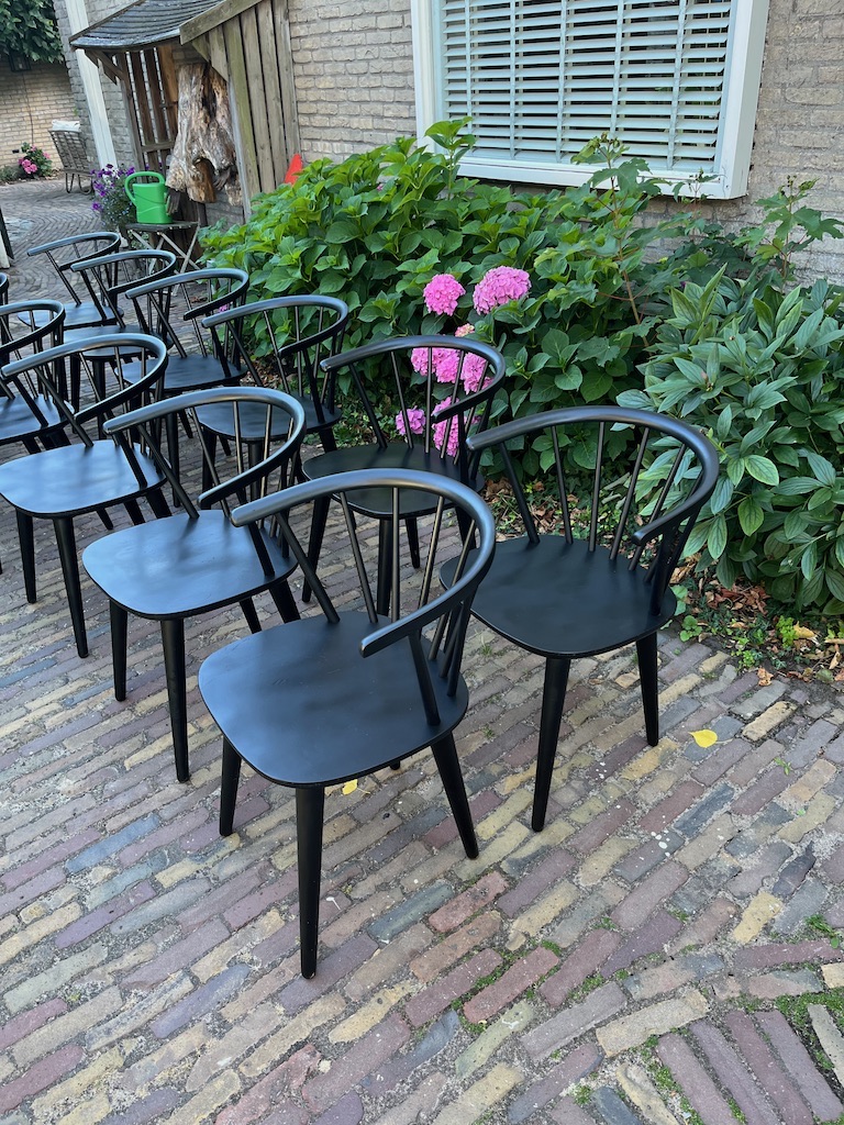 Houten Scandinavische Spijlen Stoelen in de kleur Zwart