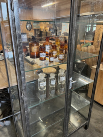 Oude Dokterskast/Apothekerskast/ Ziekenhuiskast zeer Uniek