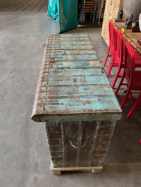 Antieke Kist zeer fraai bewerkt afkomstig uit India