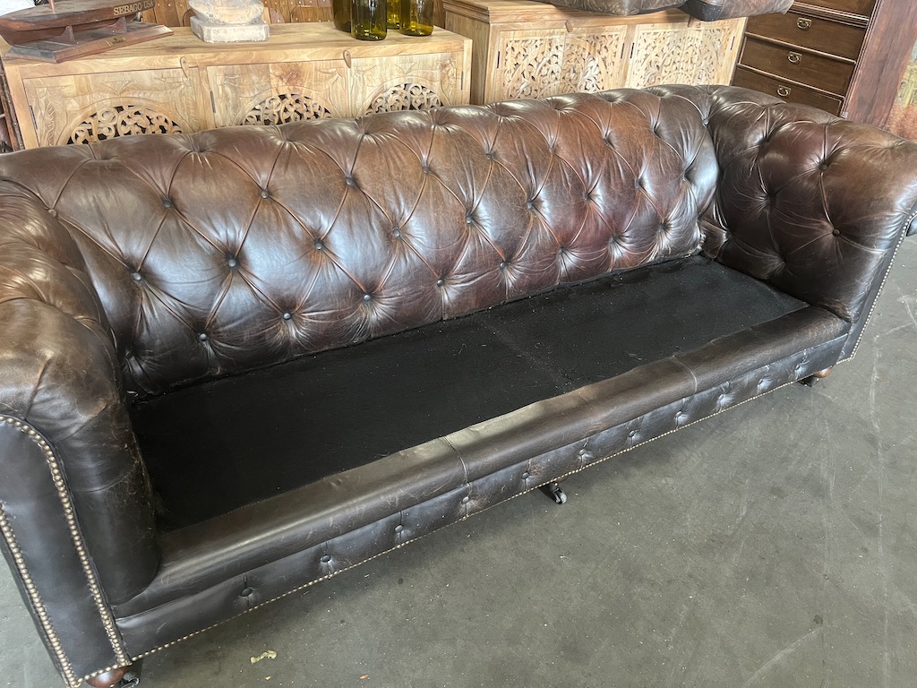 Unieke Originele Chesterfield in uitstekende staat 240 cm