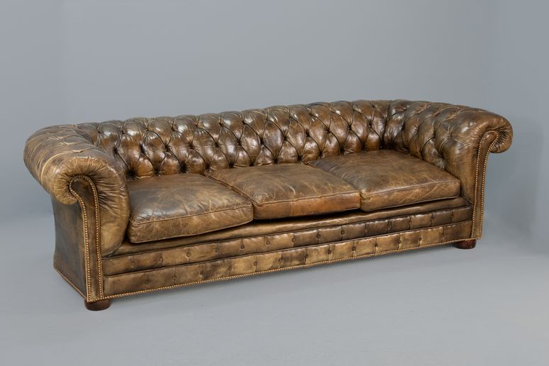 Unieke Chesterfield Bank Cognac uit Kurhaus Scheveningen