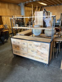 Industriele kast/buffetkast zeer fraai voor cafe/restaurant