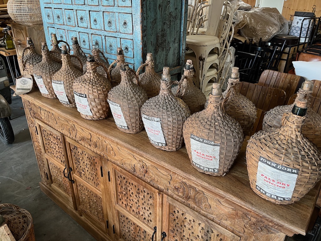 Unieke Mandflessen jaren 70 gebruikt voor Sherry en Rioja  Decoratief