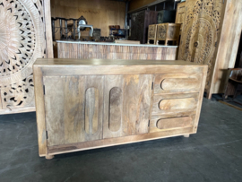 Zeer fraai Dressoir mooi o.a in Scandinavisch interieur