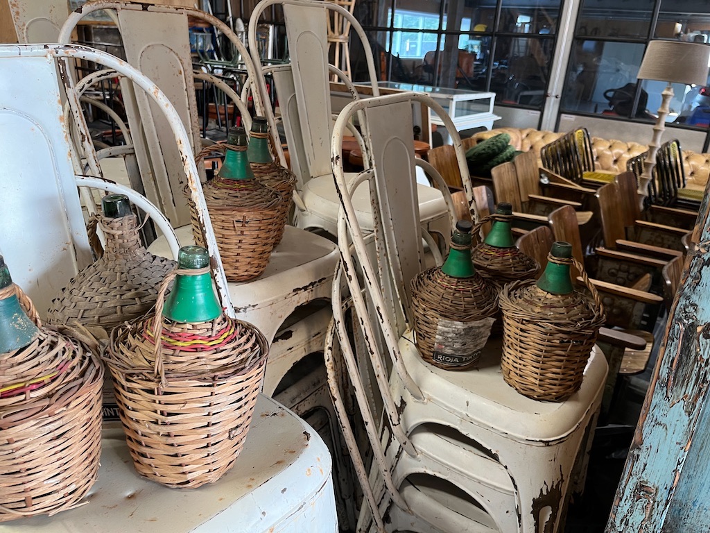 Unieke Mandflessen jaren 70 gebruikt voor Sherry en Rioja  Decoratief