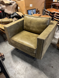 Fauteuil Woood/Bepure Olijfgroen Ecoleer in zeer goede staat