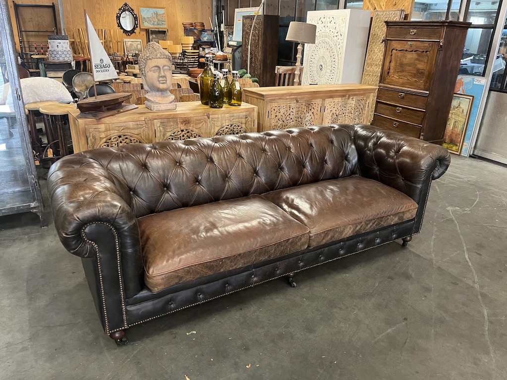 Unieke Originele Chesterfield in uitstekende staat 240 cm