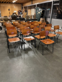 Zeer fraaie industriele/vintage stoelen/schoolstoelen