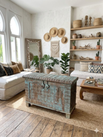 Antieke Kist zeer fraai bewerkt afkomstig uit India