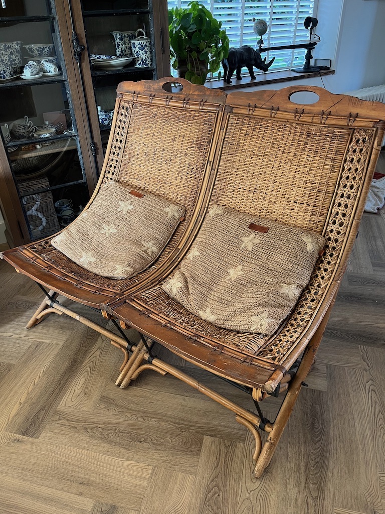 Zeer Fraaie Antieke Bamboe/Rotan Bank uit Bali Datering rond 1920