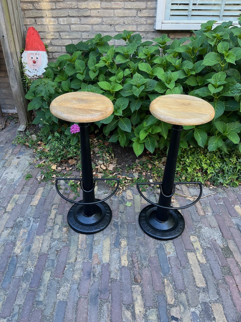 Necchi Barkrukken oude exemplaren 84 cm hoog