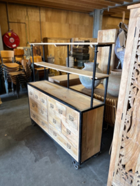 Industriele kast/buffetkast zeer fraai voor cafe/restaurant