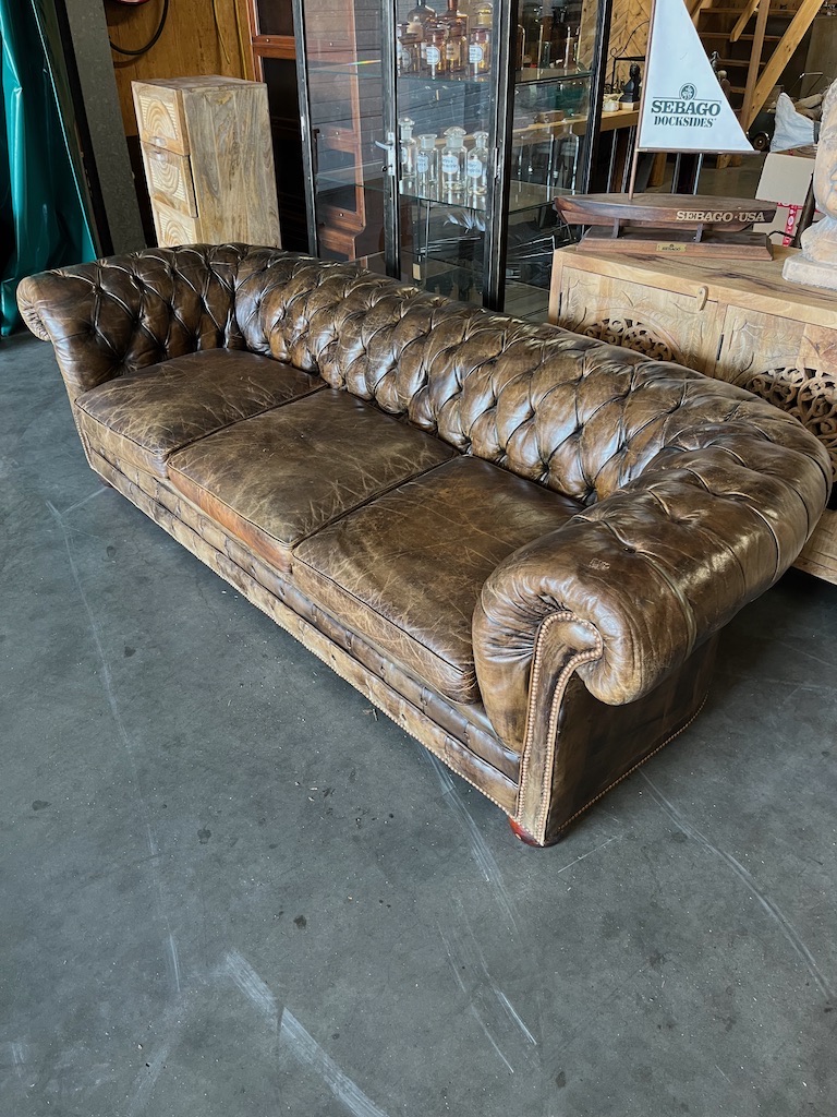 Unieke Chesterfield Bank Cognac uit Kurhaus Scheveningen