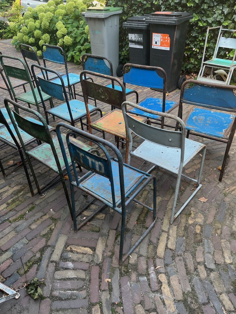 Unieke ijzeren stoelen afkomstig uit India