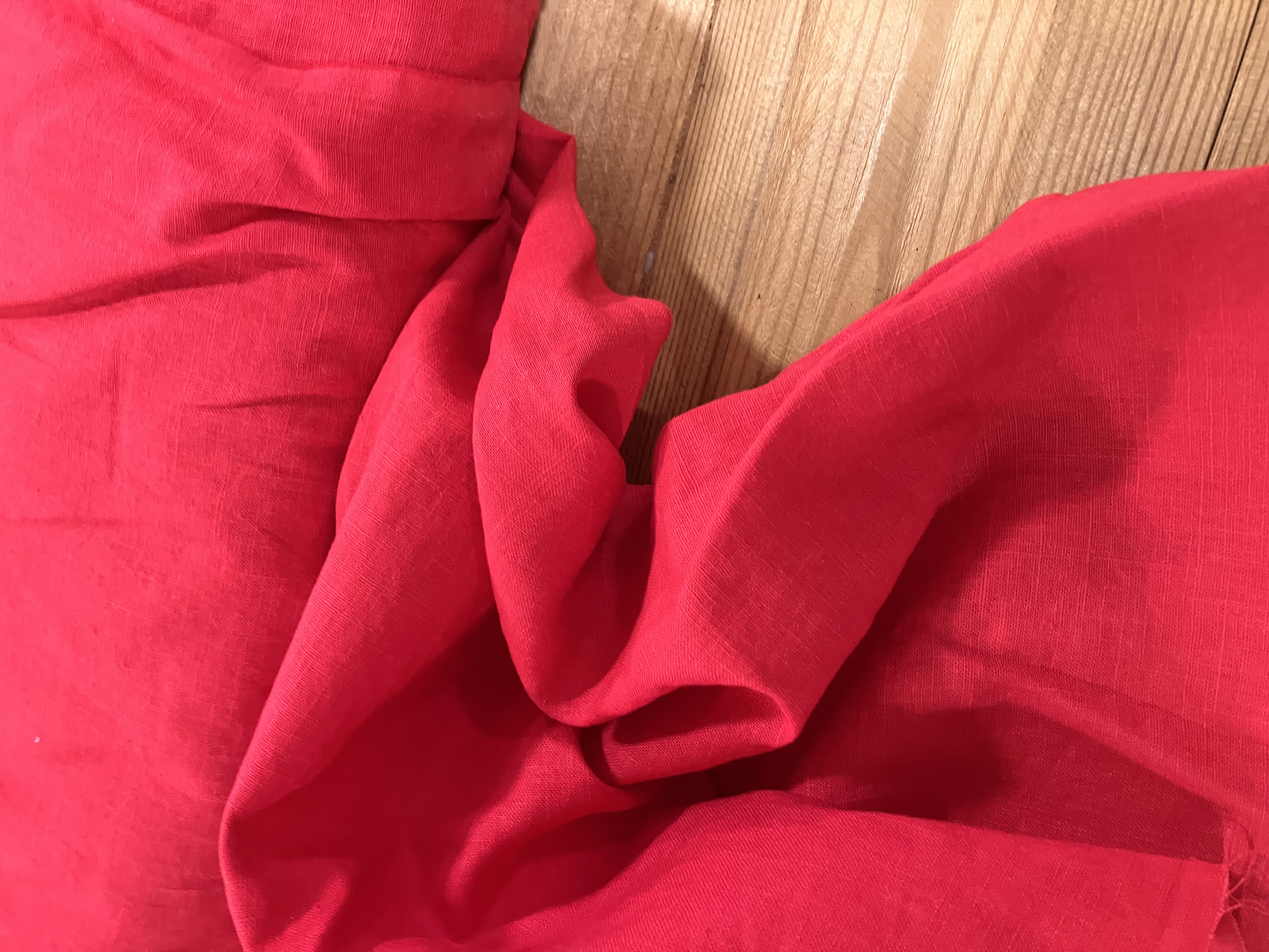 Bright red 165 lightweight linnen