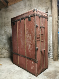 Antique steamer/railway trunk