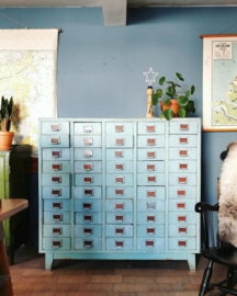 Vintage chest of drawers