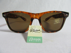 WAYFARER SUNGLASSES. BROWN