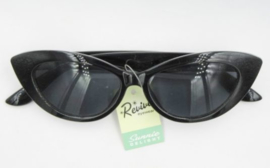 CATEYE SUNGLASSES. BLACK