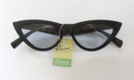 CATEYE SUNGLASSES . BLACK WITH BLUE GLASS