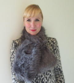 FUR SCARF. GREY