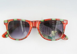 WAYFARER CHECKER SUNGLASSES. RED