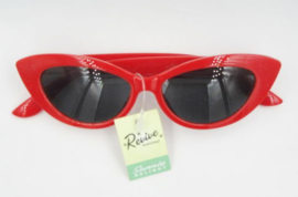 CATEYE SUNGLASSES. RED