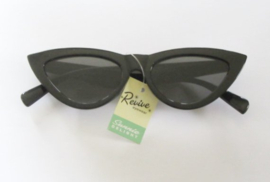 CATEYE SUNGLASSES. BLACK