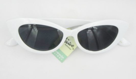 CATEYE SUNGLASSES. WHITE