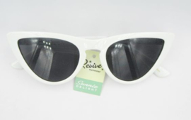 CATEYE SUNGLASSES. WHITE