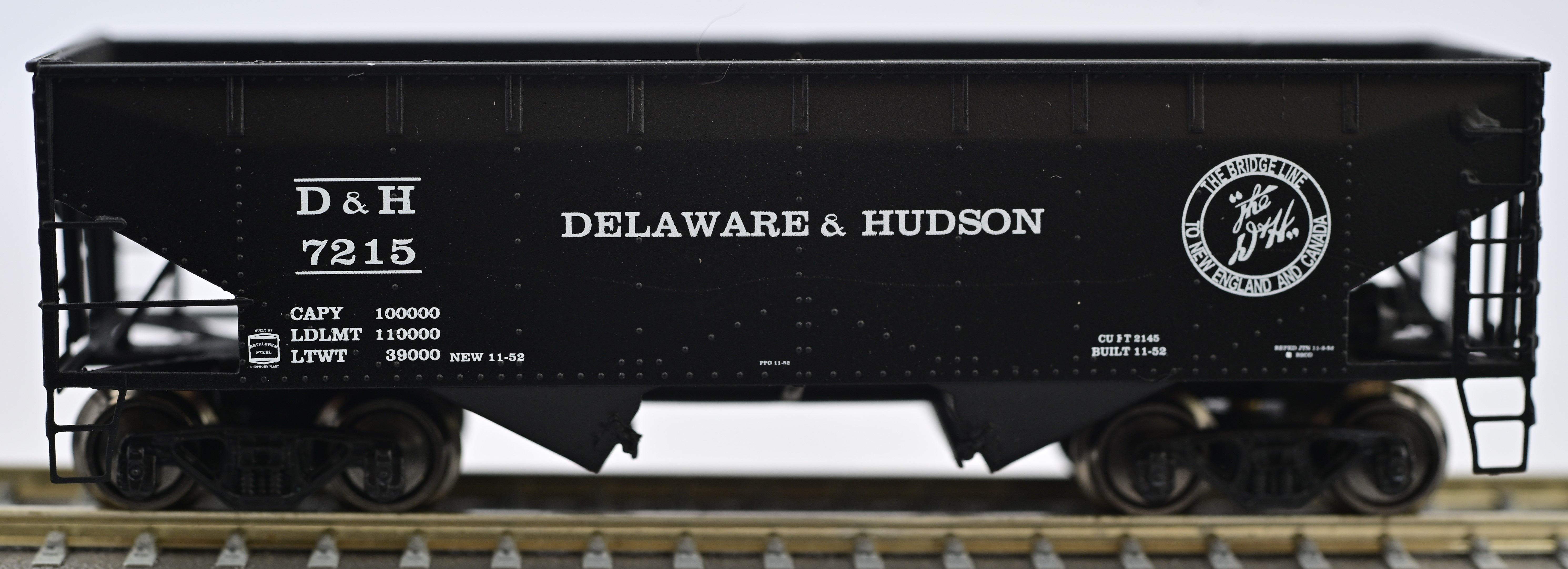 2-bay Offset Hopper D&H 7215 without couplings.