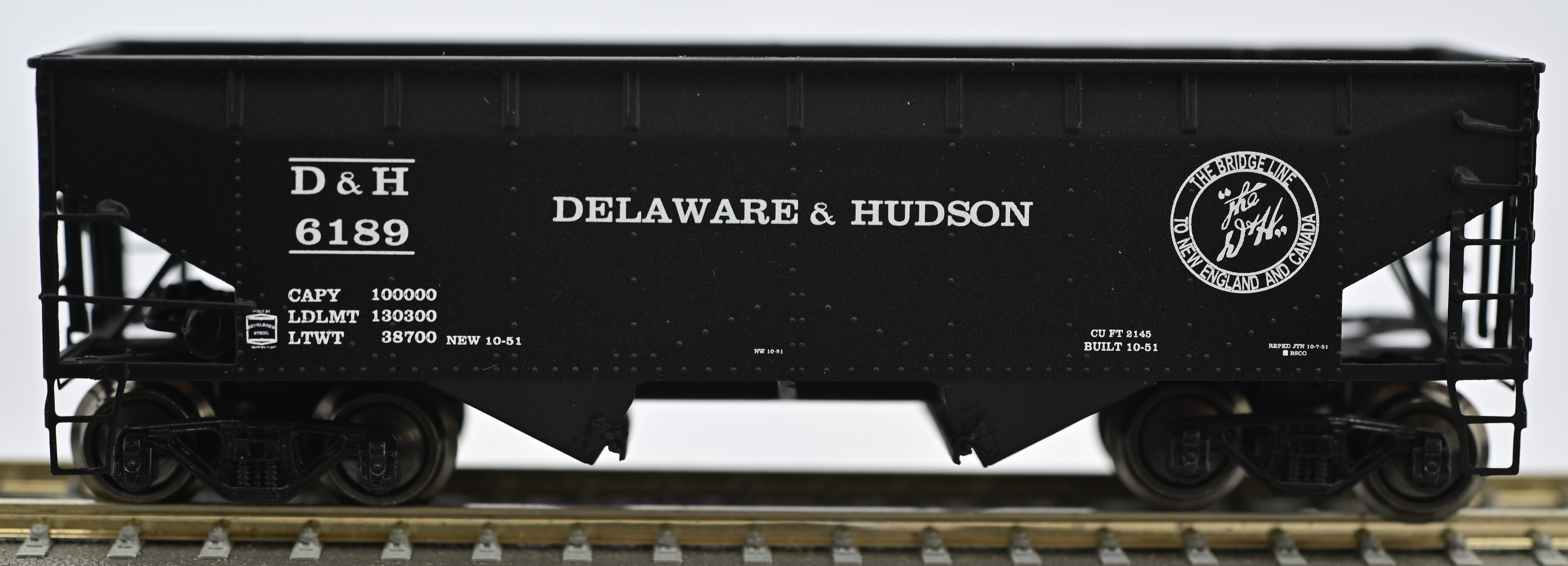 2-bay Offset Hopper D&H 6189 without couplings.
