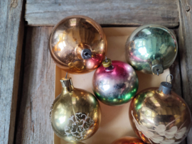 7 oude kerstballen