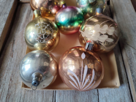 7 oude kerstballen