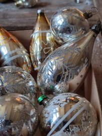 7 oude kerstballen