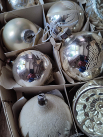 12 oude kerstballen