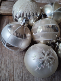 6 oude kerstballen