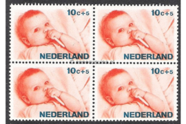Nederland NVPH 870 Postfris (10 + 5 cent) (Blokje van vier) Kinderzegels, levensstadia kinderen 1966