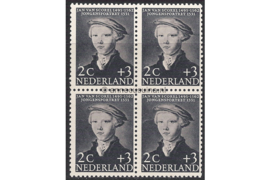 Nederland NVPH 683 Postfris (2+3 cent) (Blokje van vier) Kinderzegels 1956