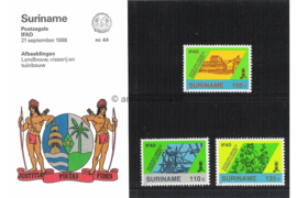 Republiek Suriname Zonnebloem Presentatiemapje PTT nr 44 Postfris Postzegelmapje 10 jaar Landbouwontwikkeling (IFAD) 1988