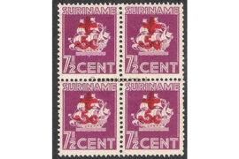 NVPH 205 Postfris (5 cent op 7 1/2 cent) (Blokje van vier) Rode Kruiszegels. Frankeerzegels van de uitgiften 1936 en 1941 met opdruk en toeslagwaarde in rood. Opdruk aangebracht in Paramaribo 1942