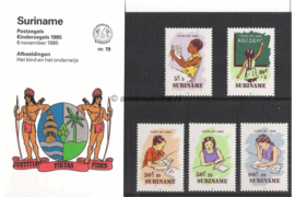 Republiek Suriname Zonnebloem Presentatiemapje PTT nr 19 Postfris Postzegelmapje Kinderzegels met toeslag ten bate van het kind 1985