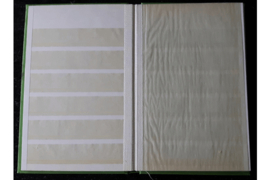 2eHands / Zeer Nette Staat Groen met gouden postzegel Mini Insteekboek 10 Witte Bladzijden / 6 Pergamijn Stroken / Pergamijn tussenbladen