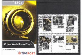Nederland NVPH M320a+b (PZM320a+b) Postfris Postzegelmapje 50 jaar World Press Photo 2005