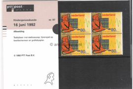 Nederland NVPH M97 (PZM97) Postfris Postzegelmapje 100 jaar Nederlandse Vereniging voor Kindergeneeskunde 1992