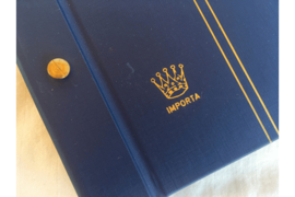 2eHands/Nette Staat!  Importa FDC Nederland album Donker Blauw P.S. III met 15 PS III Bladen voor 90 enveloppen + Kartonnen cassette