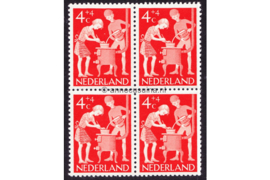Nederland NVPH 779 Postfris (4+4 cent) (Blokje van vier) Kinderzegels, vrije tijd 1962