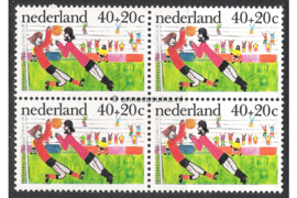 Nederland NVPH 1103 Postfris (40+20 cent) (Blokje van vier) Kinderzegels 1976