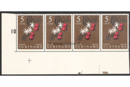 Suriname NVPH 358 Postfris (5 cent) (Blokje van vier) Inheemse vruchten en gewassen 1961
